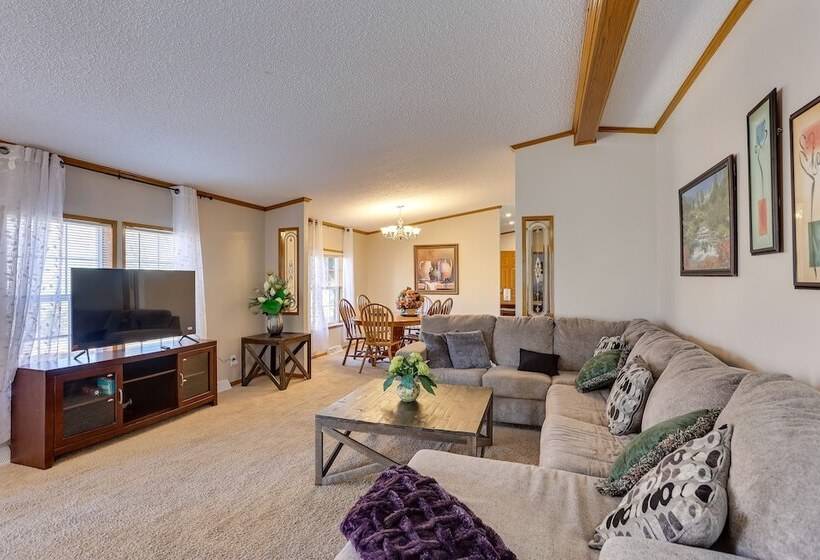 Pet Friendly Emerald Lake Retreat In Charlestown!