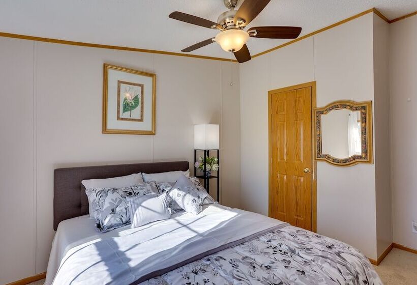 Pet Friendly Emerald Lake Retreat In Charlestown!