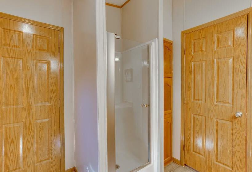 Pet Friendly Emerald Lake Retreat In Charlestown!