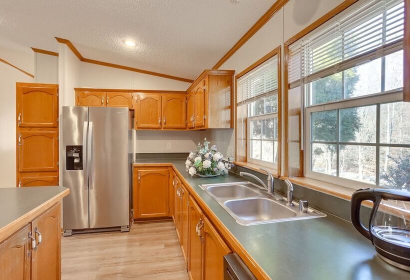 Pet Friendly Emerald Lake Retreat In Charlestown!