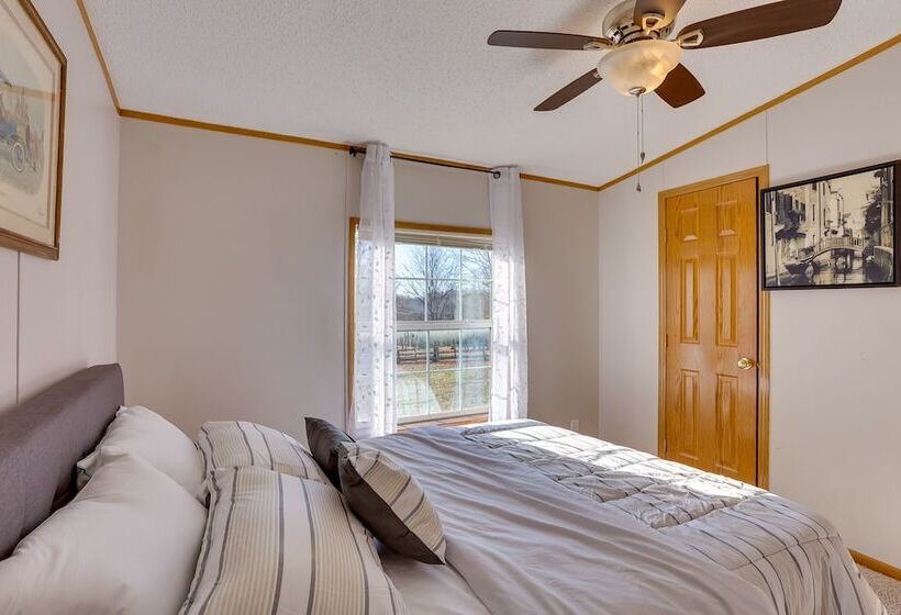 Pet Friendly Emerald Lake Retreat In Charlestown!