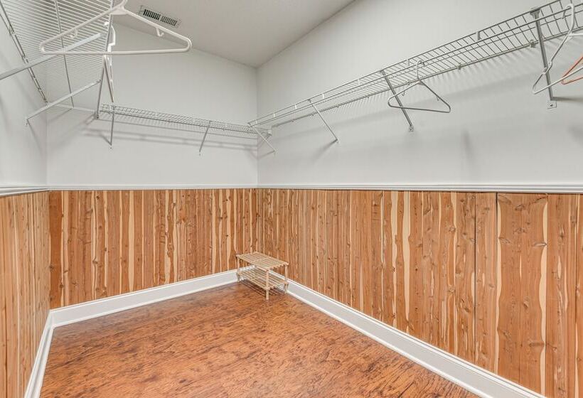 Pet Friendly Charlotte Home W/ Fenced Yard & Patio