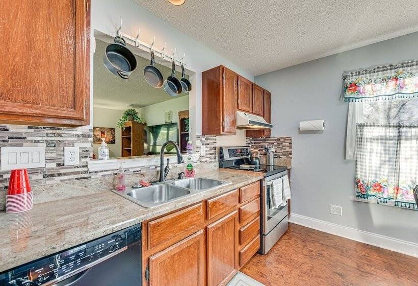 Pet Friendly Charlotte Home W/ Fenced Yard & Patio