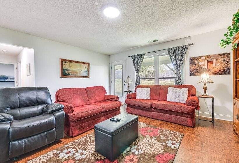 Pet Friendly Charlotte Home W/ Fenced Yard & Patio