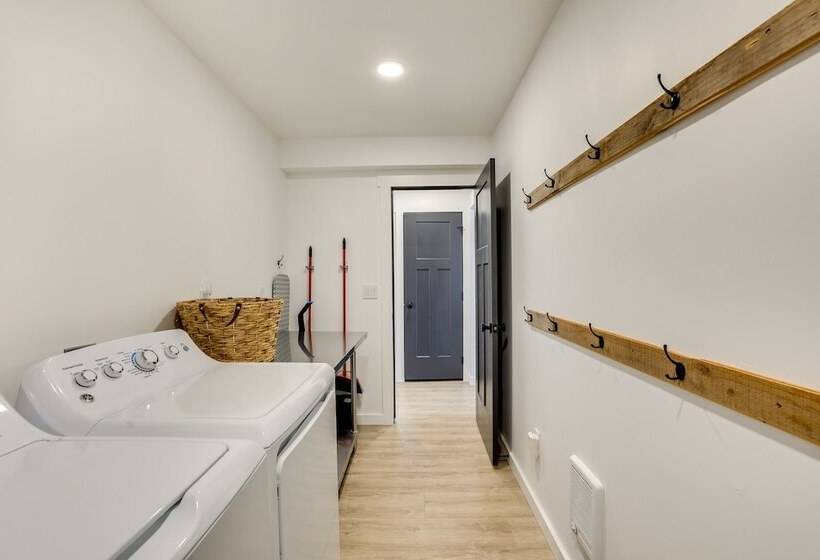 Family Friendly Donnelly Home W/ Private Hot Tub!