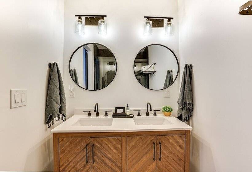 Family Friendly Donnelly Home W/ Private Hot Tub!