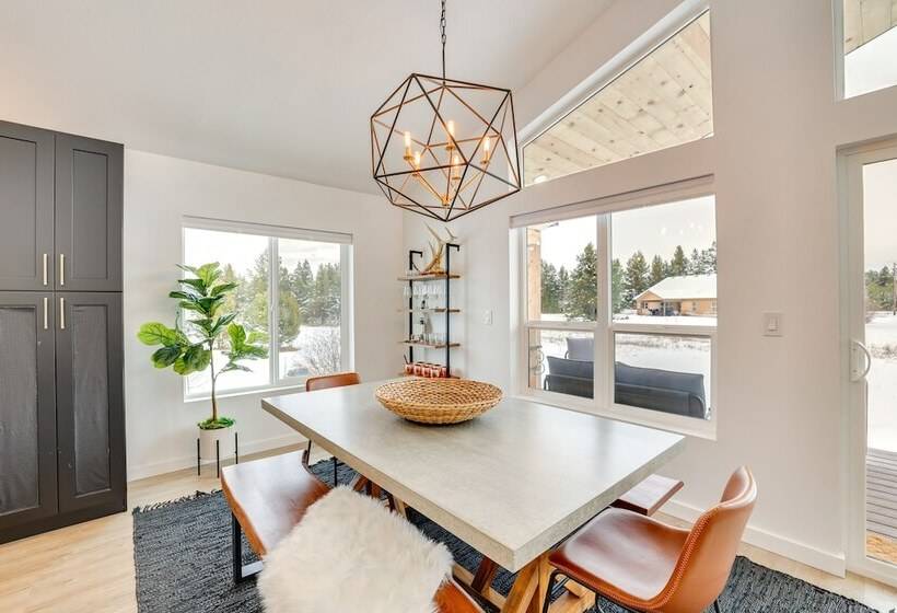 Family Friendly Donnelly Home W/ Private Hot Tub!