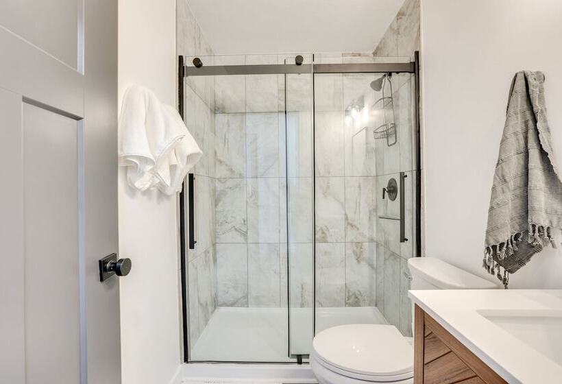 Family Friendly Donnelly Home W/ Private Hot Tub!