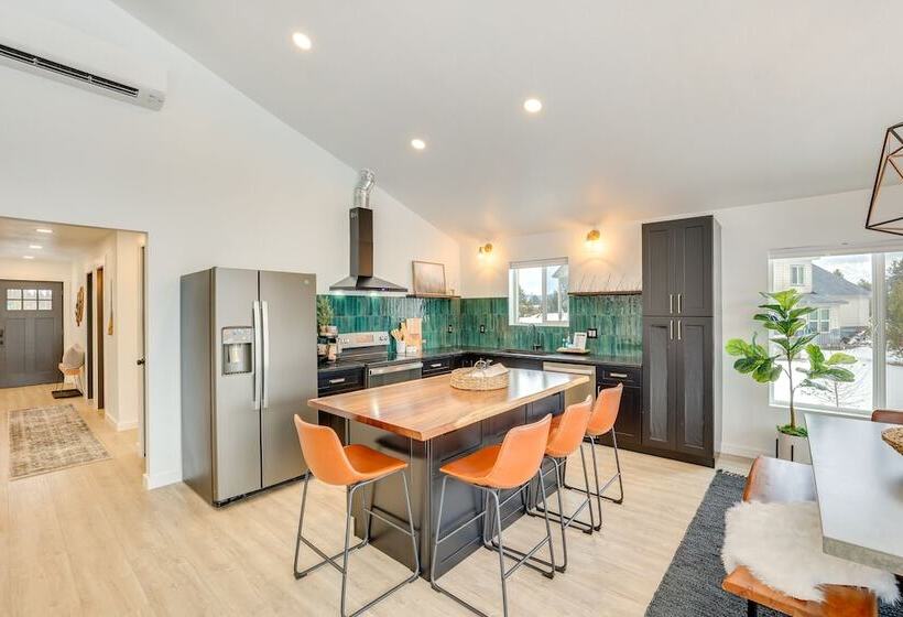 Family Friendly Donnelly Home W/ Private Hot Tub!