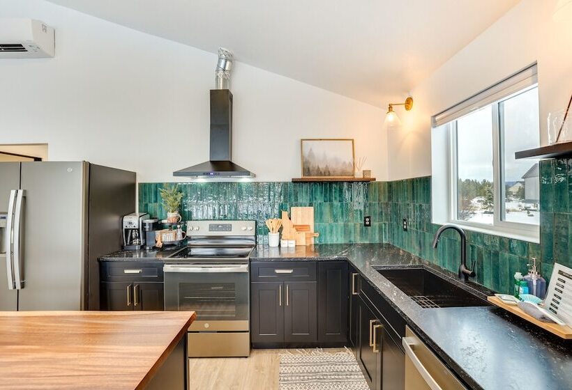 Family Friendly Donnelly Home W/ Private Hot Tub!