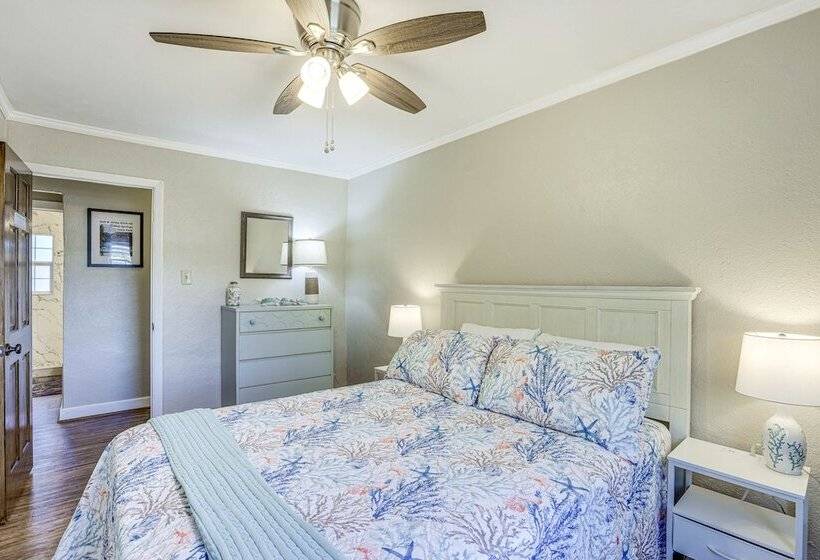 Pet Friendly Florida Escape W/ Patio & Fire Pit!