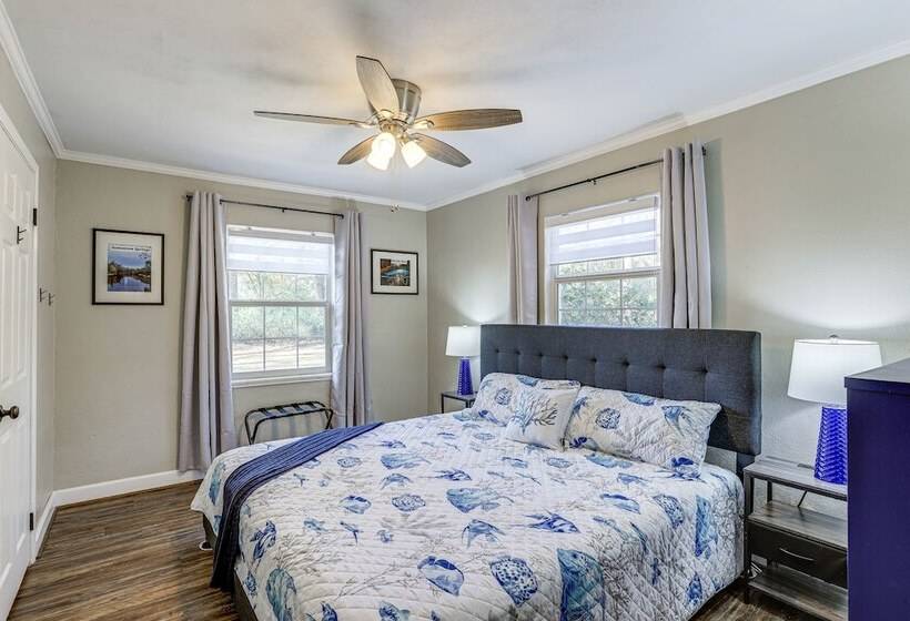 Pet Friendly Florida Escape W/ Patio & Fire Pit!