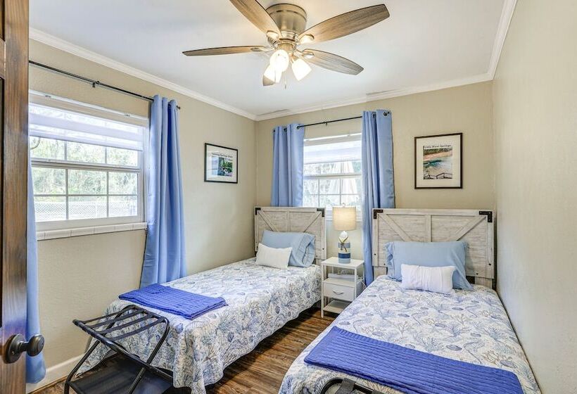 Pet Friendly Florida Escape W/ Patio & Fire Pit!