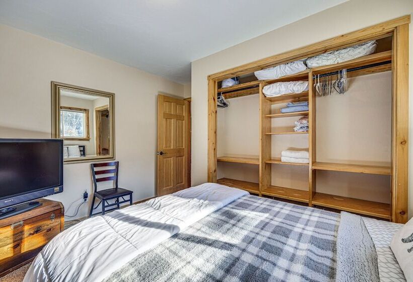 Pet Friendly Florissant Cabin W/ Fire Pit!