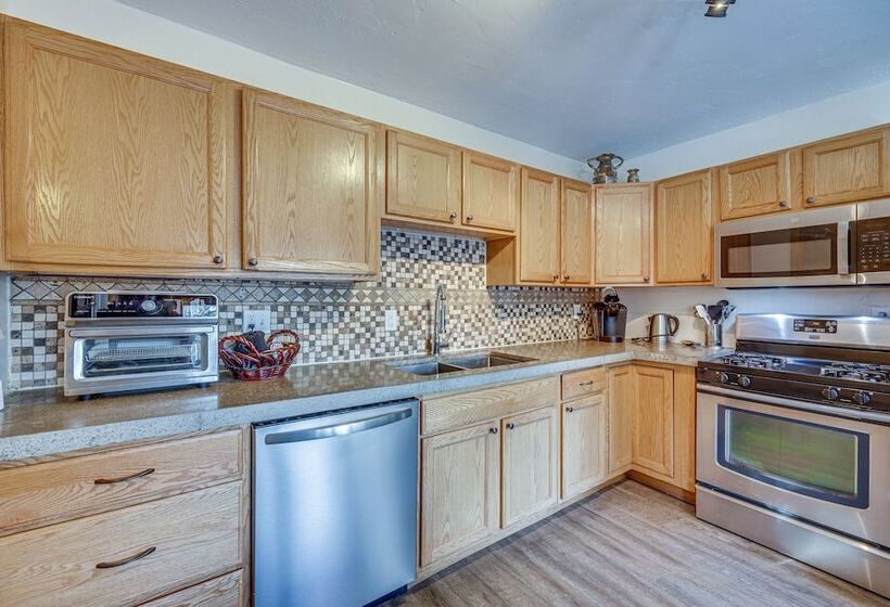 Pet Friendly Florissant Cabin W/ Fire Pit!