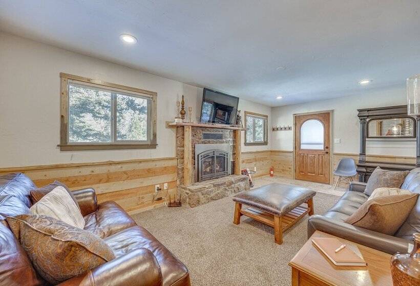 Pet Friendly Florissant Cabin W/ Fire Pit!