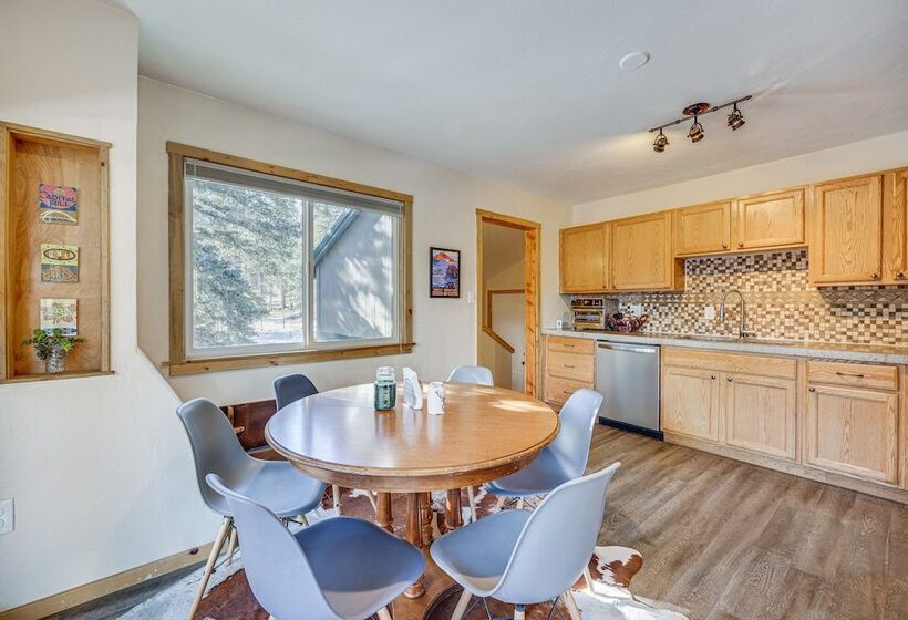 Pet Friendly Florissant Cabin W/ Fire Pit!