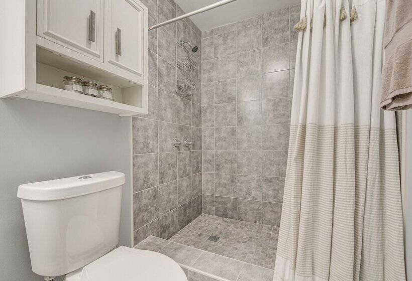 Pet Friendly Georgia Home W/ Patio, Near Golfing!