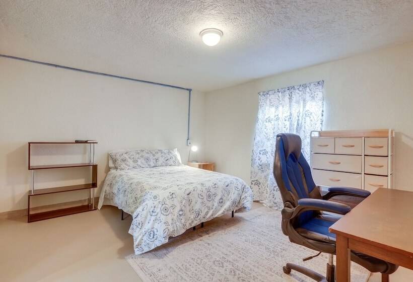 Pet Friendly Home Near Downtown Albuquerque!