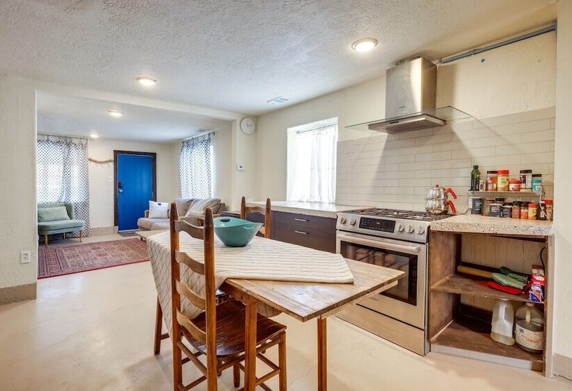 Pet Friendly Home Near Downtown Albuquerque!