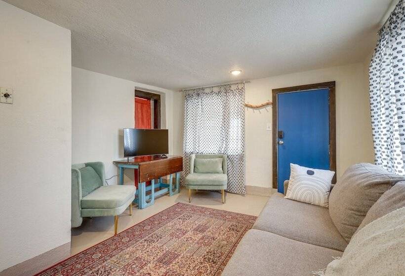 Pet Friendly Home Near Downtown Albuquerque!