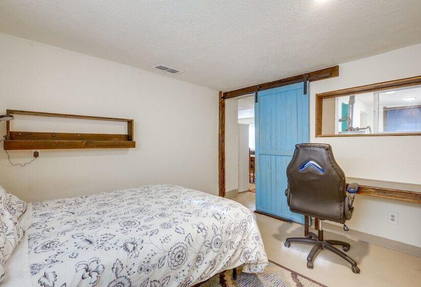 Pet Friendly Home Near Downtown Albuquerque!
