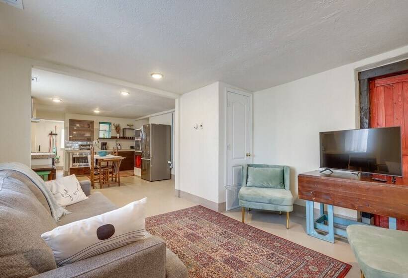 Pet Friendly Home Near Downtown Albuquerque!