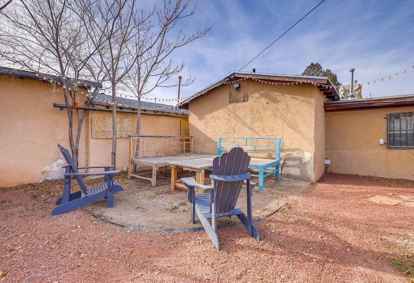 Pet Friendly Home Near Downtown Albuquerque!