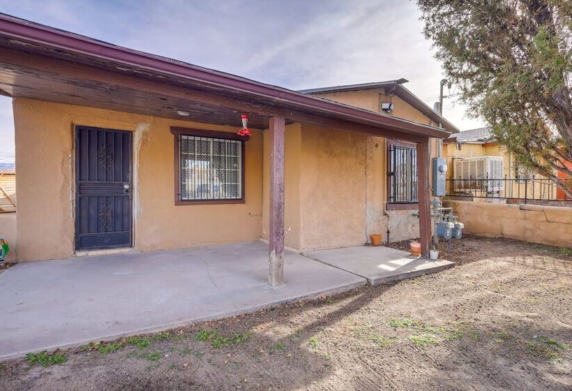 Pet Friendly Home Near Downtown Albuquerque!