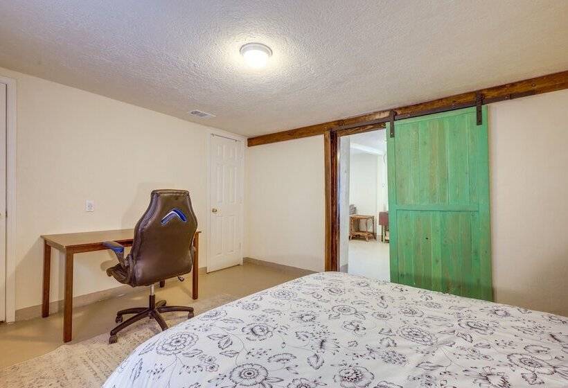 Pet Friendly Home Near Downtown Albuquerque!