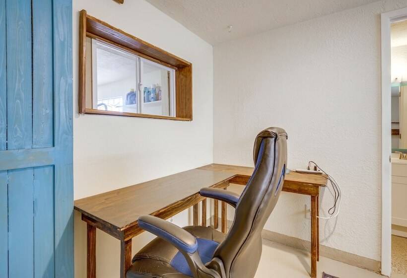 Pet Friendly Home Near Downtown Albuquerque!