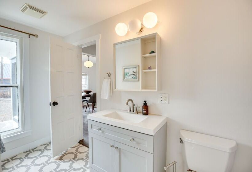 Pet Friendly Montrose Home, Walk To Town!