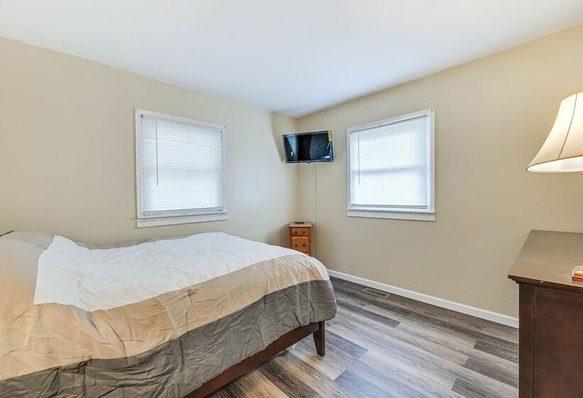 Pet Friendly New York Escape W/ Deck & Lake Views!