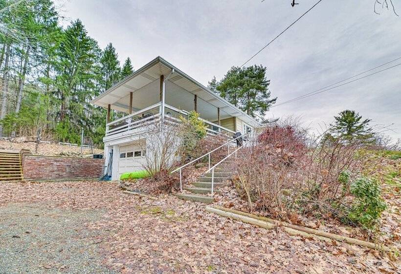 Pet Friendly New York Escape W/ Deck & Lake Views!