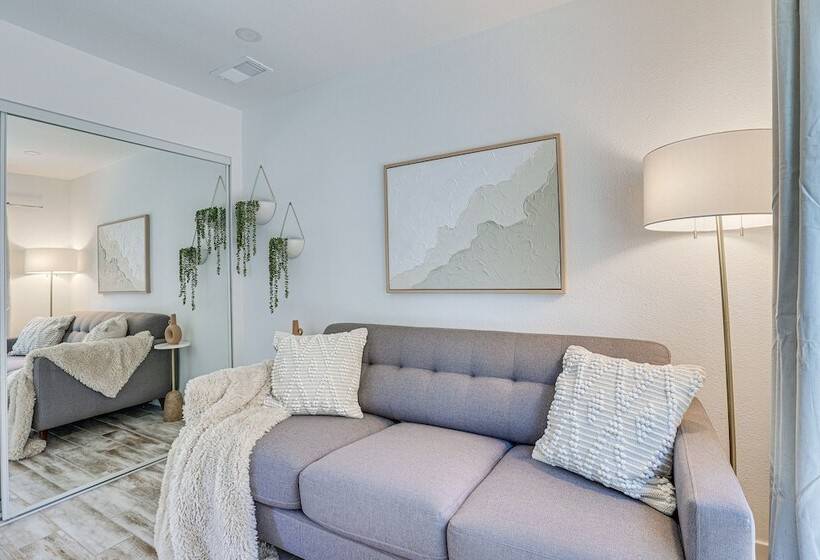 Pet Friendly Oceanside Gem W/ Patio, Walk To Beach