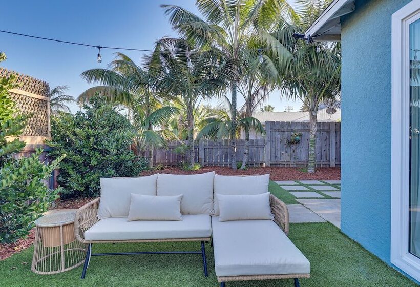 Pet Friendly Oceanside Gem W/ Patio, Walk To Beach