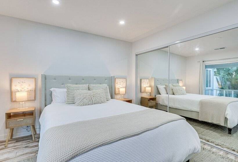 Pet Friendly Oceanside Gem W/ Patio, Walk To Beach