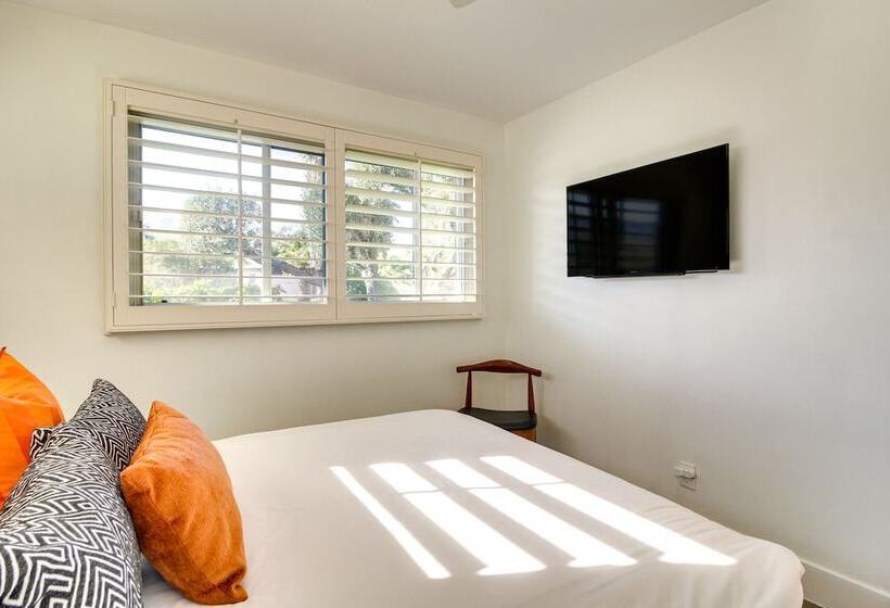 Pet Friendly Palm Springs Oasis W/ Private Pool!