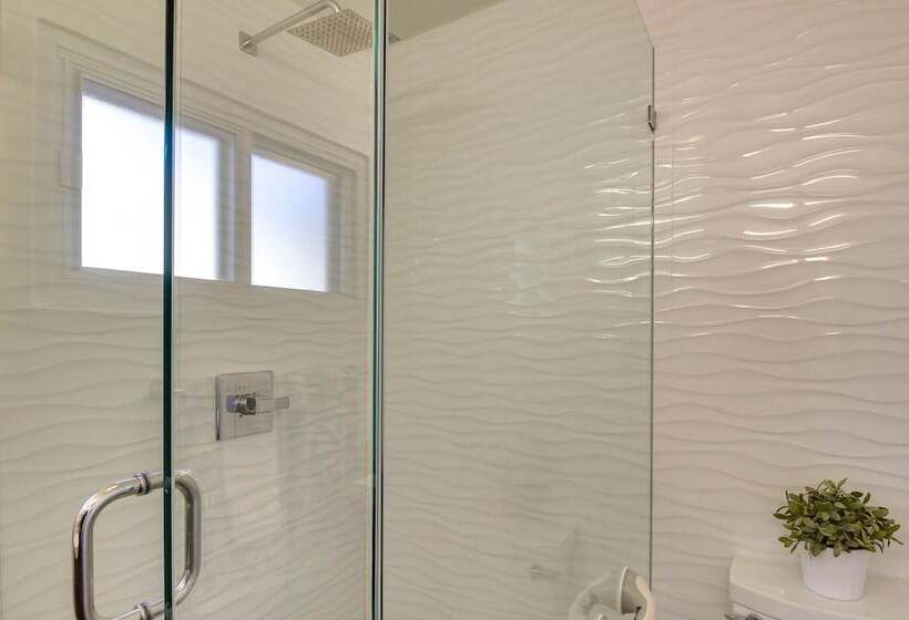 Pet Friendly Palm Springs Oasis W/ Private Pool!