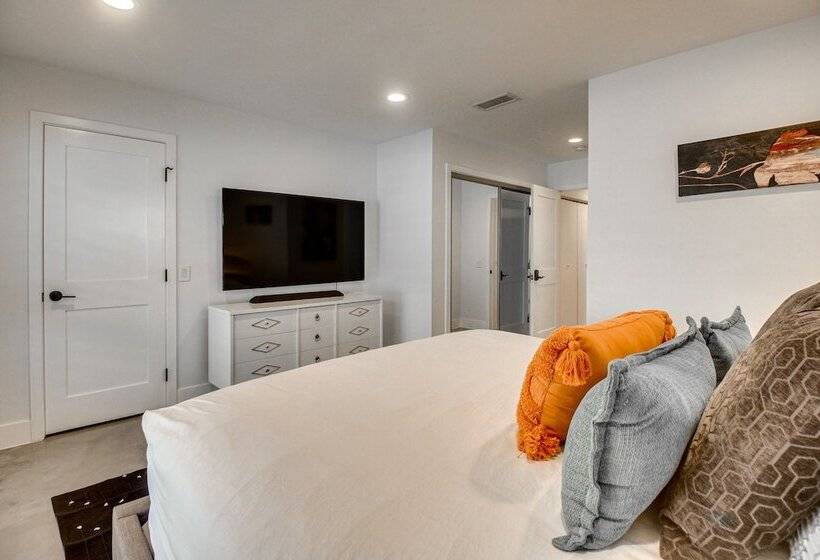 Pet Friendly Palm Springs Oasis W/ Private Pool!