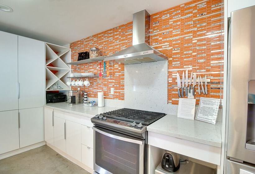 Pet Friendly Palm Springs Oasis W/ Private Pool!