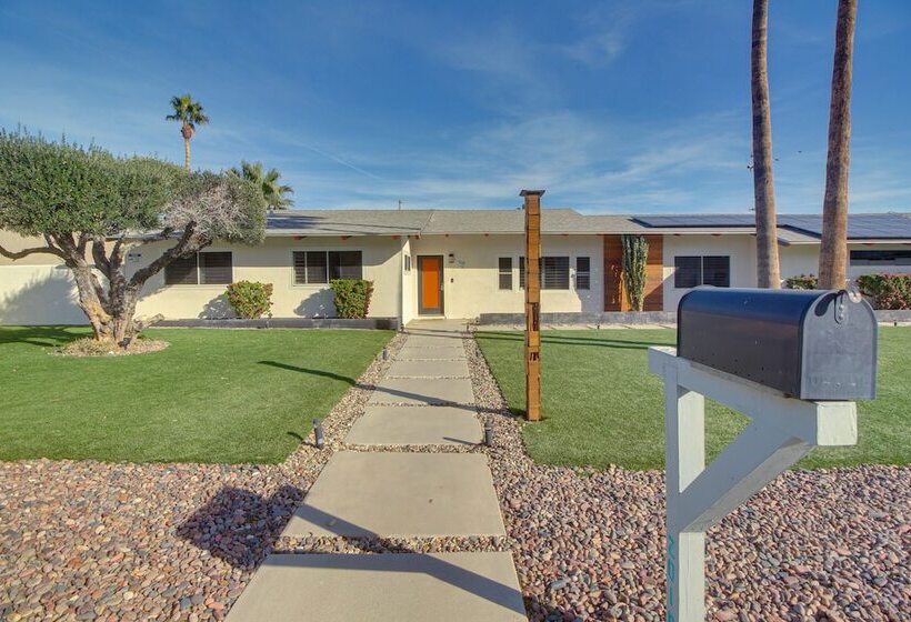 Pet Friendly Palm Springs Oasis W/ Private Pool!