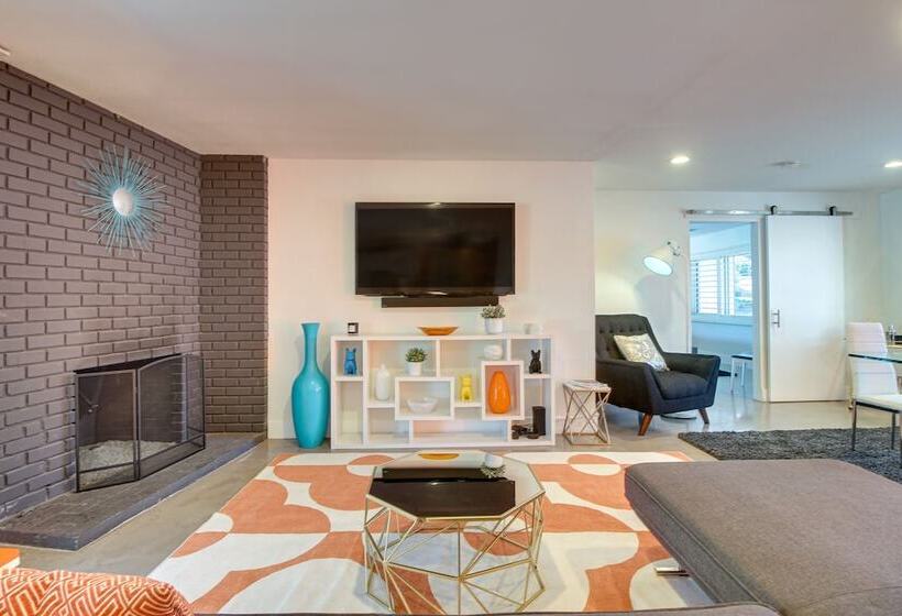 Pet Friendly Palm Springs Oasis W/ Private Pool!