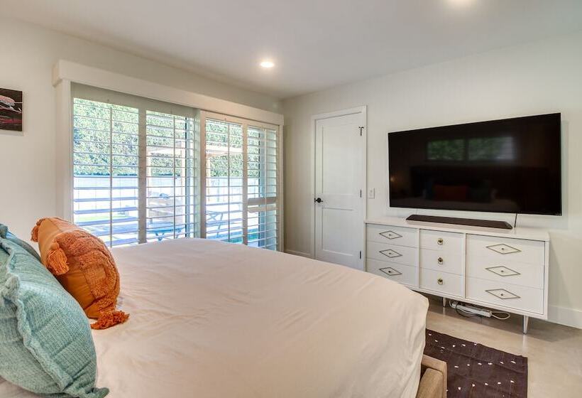 Pet Friendly Palm Springs Oasis W/ Private Pool!