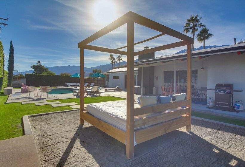 Pet Friendly Palm Springs Oasis W/ Private Pool!