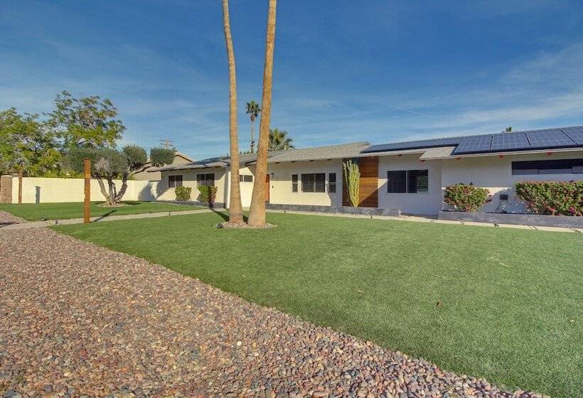Pet Friendly Palm Springs Oasis W/ Private Pool!