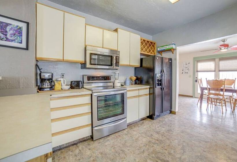 Pet Friendly Pocatello Home: Steps To Downtown!