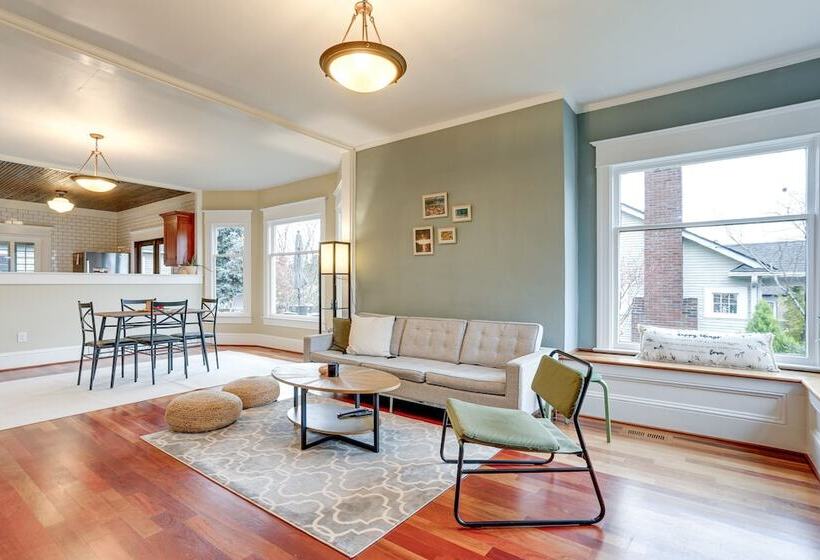 Pet Friendly Seattle Home ~ 6 Mi To Downtown!