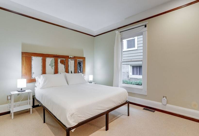 Pet Friendly Seattle Home ~ 6 Mi To Downtown!