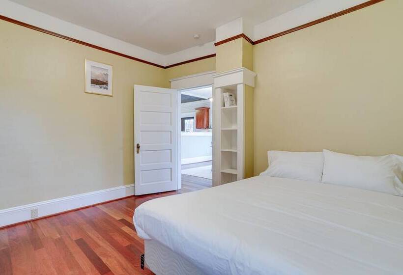 Pet Friendly Seattle Home ~ 6 Mi To Downtown!